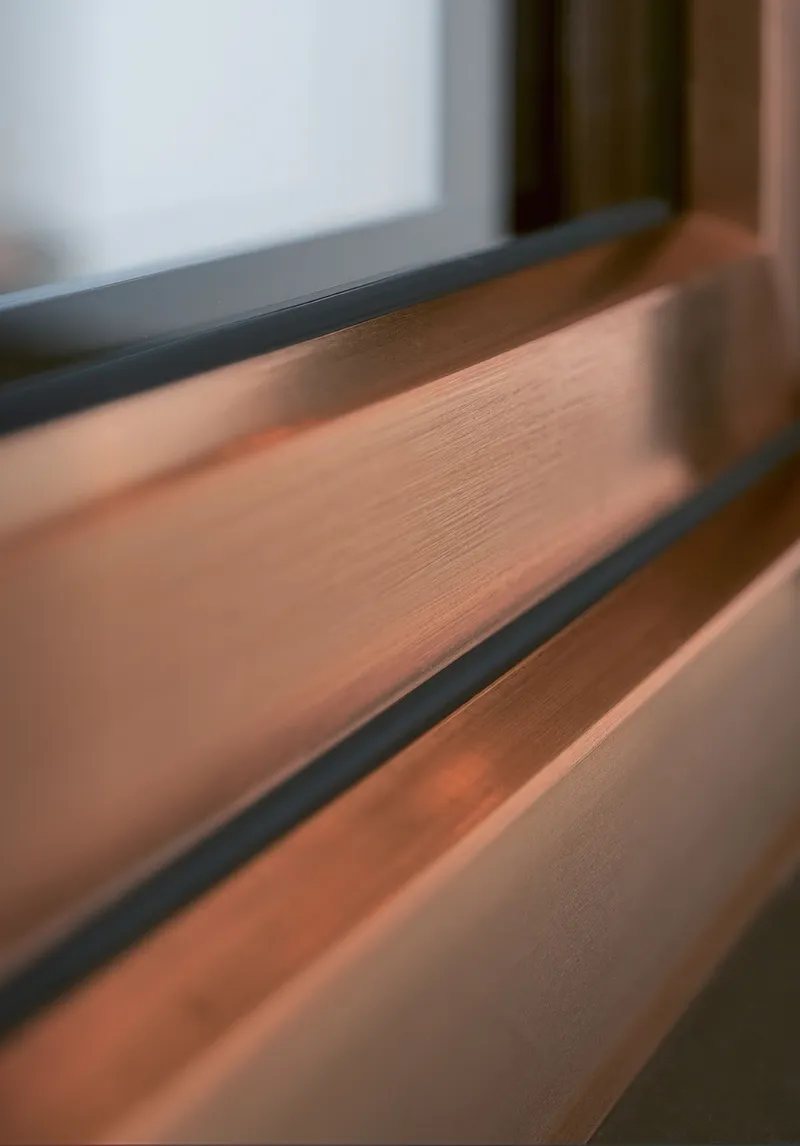 Detailaufnahme einer hochwertigen PVC-Fensterrahmen-Oberfläche